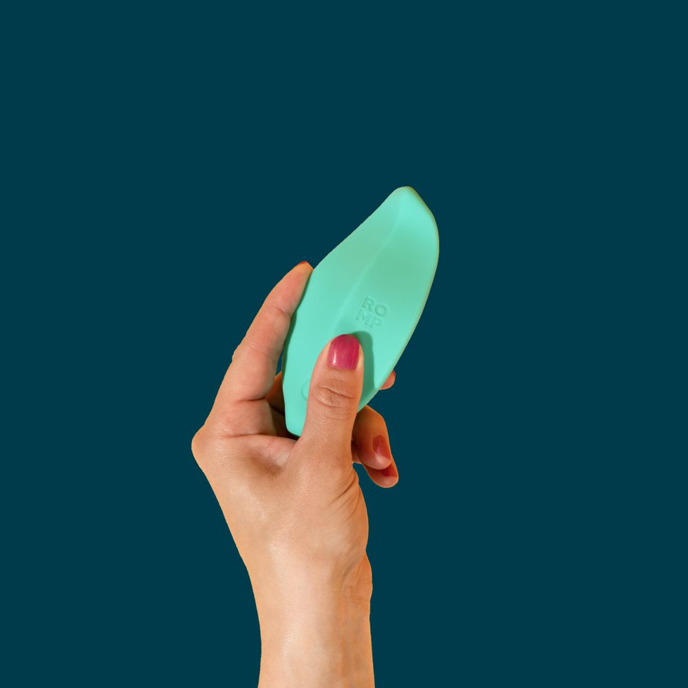 ROMP Wave – Rechargeable Silicone Lay-On Vibrator with 10 Vibration Modes