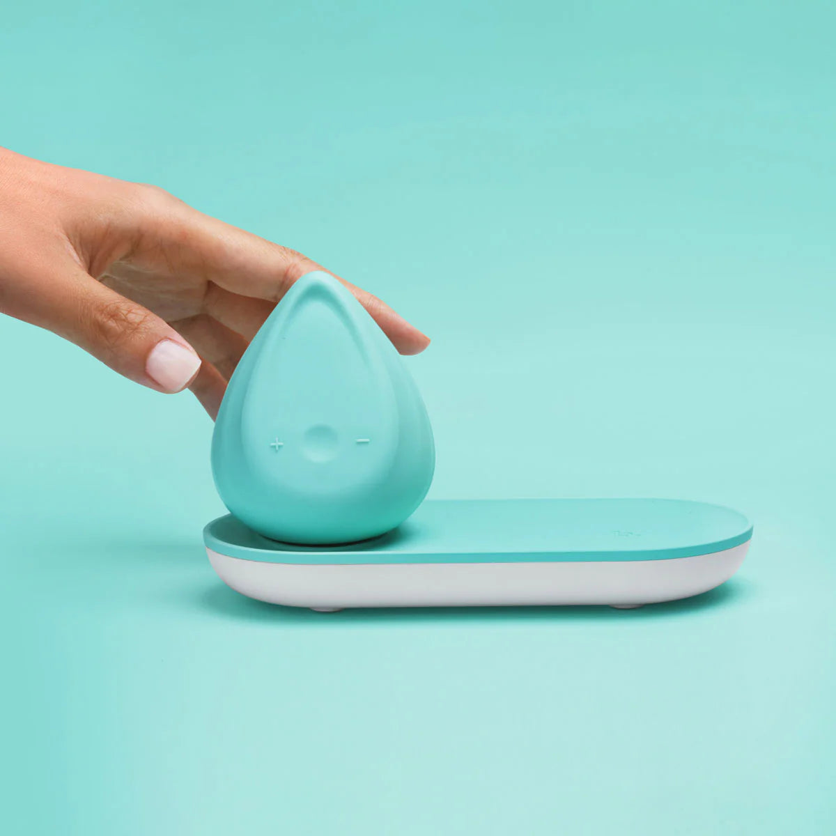 Biird Evii – Dual-Motor Clitoral Vibrator with FlowSense Tech & Charging Display Base